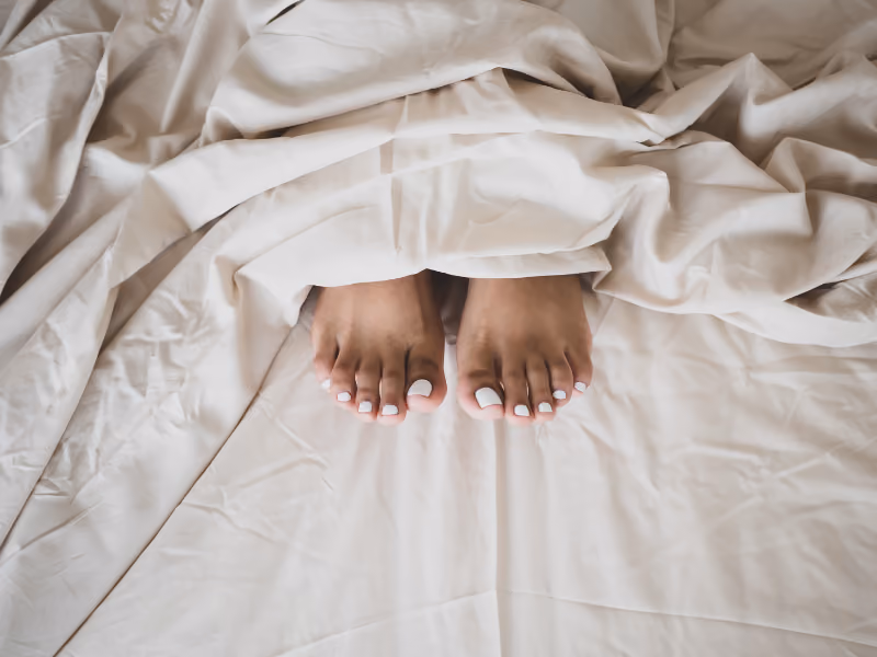 itchy feet in bed